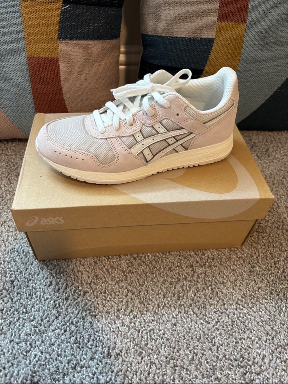 ASICS Women' Light Pink & White Sneaker
